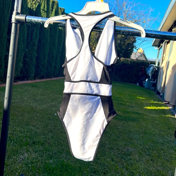 Size S or XS Forever 21 One Piece Swimwear - Picture 2 of 2